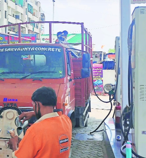 Transporters allege black-marketing of diesel by dealers