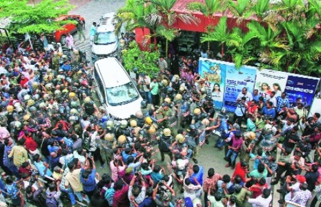ED team attacked in Keralam after raid at Vijayan’s house, 4 arrested