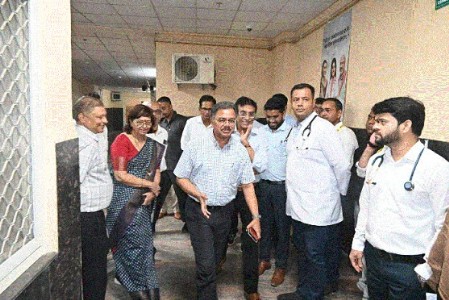 ACS Barnwal, Commr, HS Dhanaraju discuss re-development plan for Medical College