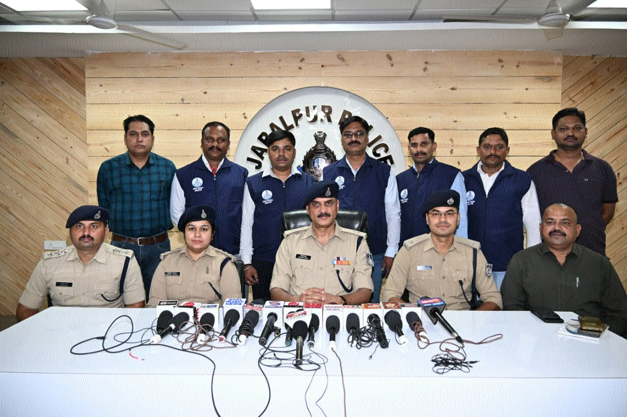 Drug peddler held