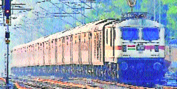 Pune-Ajni AC Superfast Express marred by poor service, gets delayed too