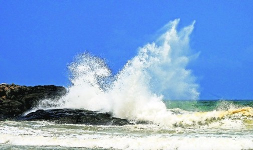 Heavy rains, winds batter parts of Keralam