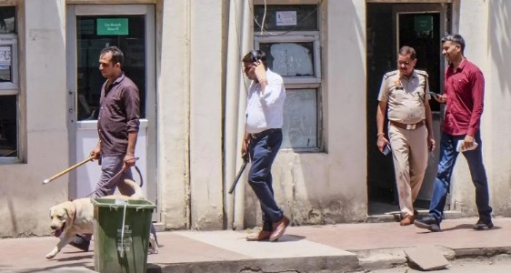 Bomb threats to CM’s office, civic bodies in Mah