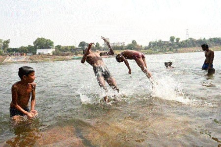 Pre-monsoon showers, intense heat coexist across MP
