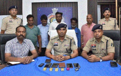 Gang involved in sale of fake gold biscuits busted, 5 held