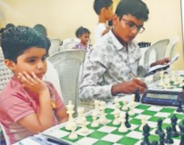 Three share lead after Rd 7