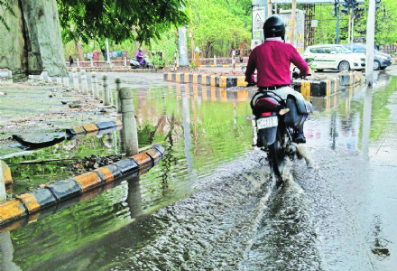 Mercury drops to 38.20 C as pre-monsoon showers lash city