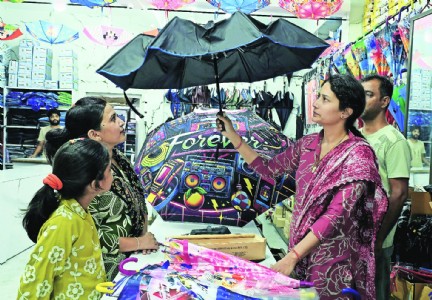 Monsoon shopping: Smart electric umbrellas arrive in city markets