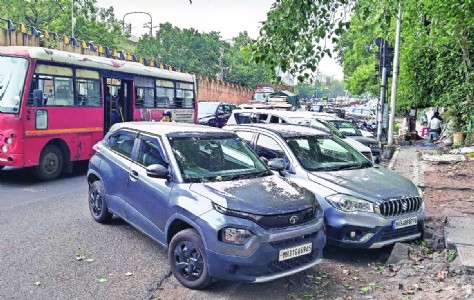 Parking crisis in Nagpur Pvt vehicles surge, parking shrinks