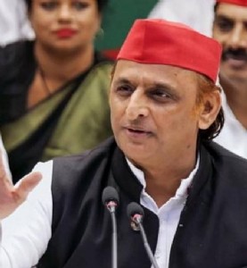 SP heading for major split, saysUP Minister, Akhilesh denies