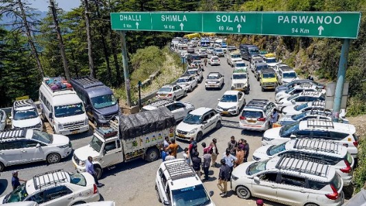 15L vehicles enter Shimlain 45 days as tourists rush to during summer