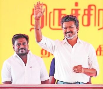 TN CM rejects horse-trading charge, Slams DMK, AIADMK for trying to ‘form Govt to loot’