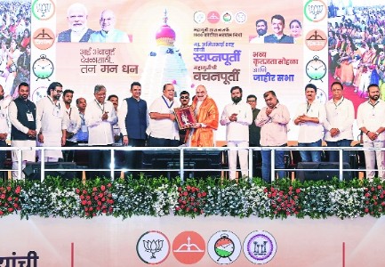 ‘Cong, Uddhav rely on infiltrators to survive’