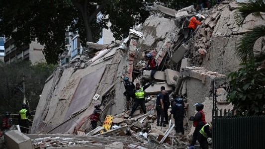 Two powerful quakes rock Venezuela, At least 164 killed; 1,000 injured