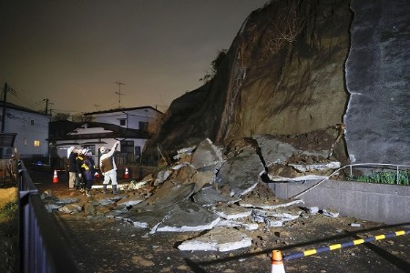 7.2 quake strikes off Japan