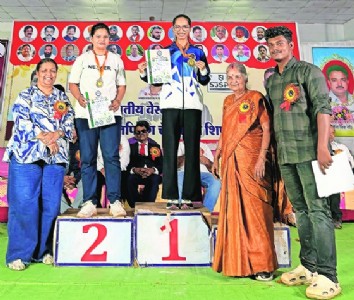 With twin gold, Ateeba selected in Indian Strengthlifting team