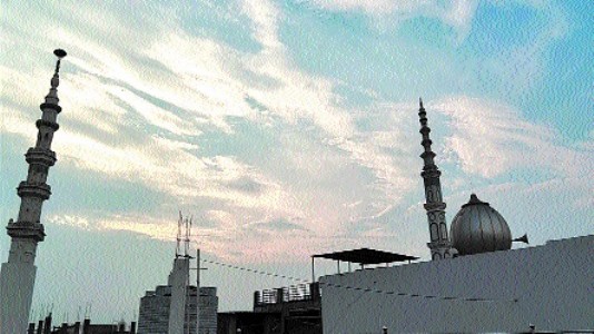 Heavy downpours lash central districts, temperature plummets