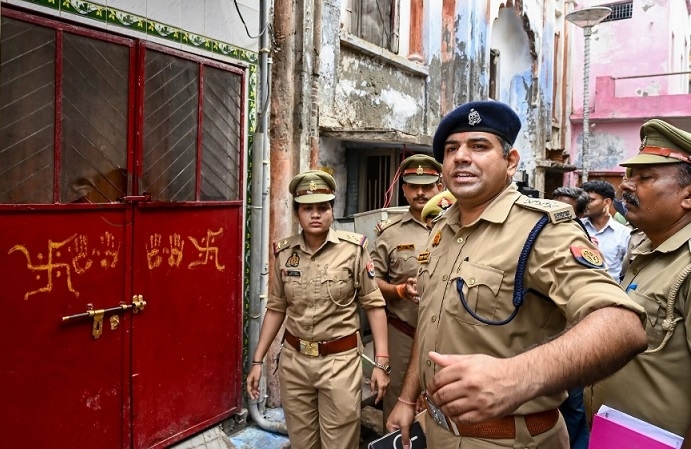 Police recover jewellery, docu