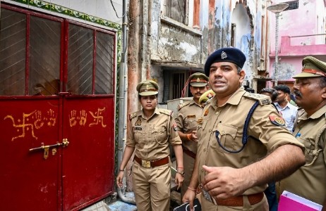 Police recover jewellery, documents from Tinnu’s house during raids
