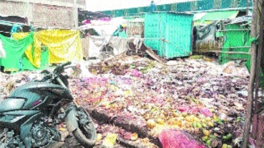 From Farm to Filth: Shocking state of Karond Sabzi Mandi, Heaps of garbage encircle capital’s premier source of fresh produce, raising severe health risks for buyers