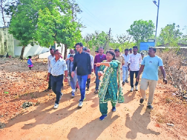 Ek Diwas Gavaat Dr Khode-Chaware 