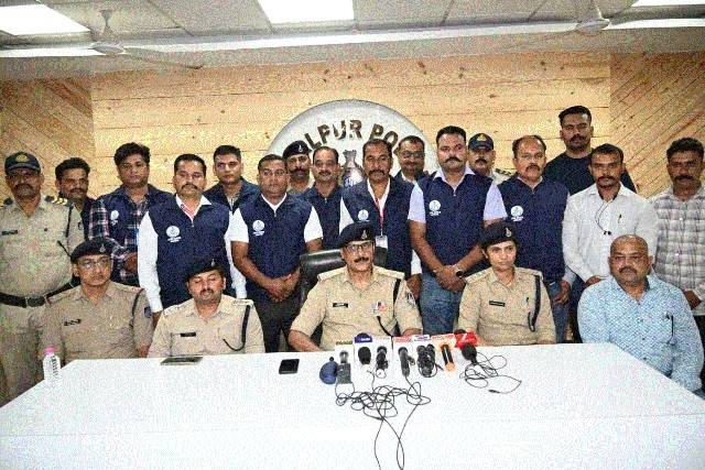 Chain snatching gang busted; 