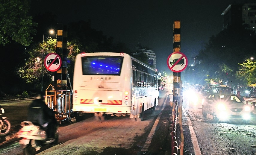 Movement of heavy vehicles on the flyover 