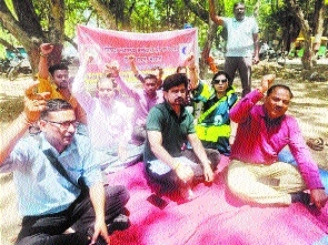 32000 NHM contractual staff to...