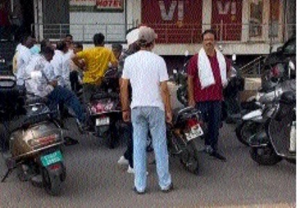 Sanitation contractors protest pending payment