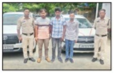 OPERATION AAGHAT, 300 kg ganja of Rs 1.50 cr seized; 3 held in Raigarh