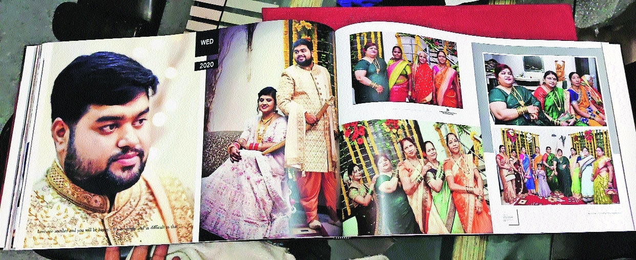 Albums with photos of weddings