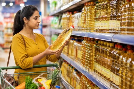Edible oil prices rise on strong demand, hit household budgets
