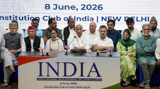 Opposition leaders seek unity, deliberate to redraw strategy
