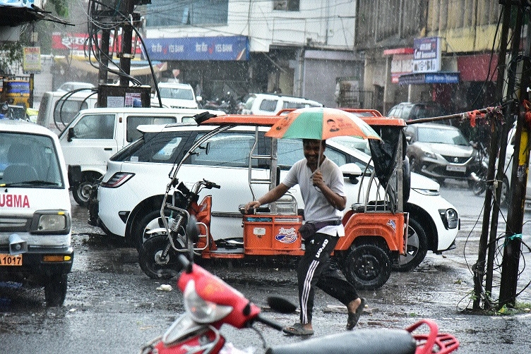 Scattered rains bring relief to Jabalpurians