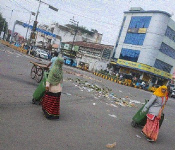 Sanitation workers dump huge haul of garbage near JMC Hq Square as protest
