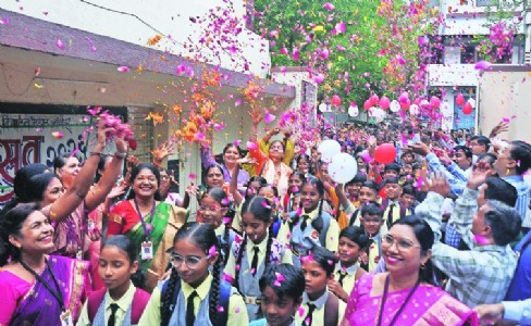 #back_2_school Students get grand welcome