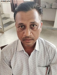 Ugli Sub-tehsil office’s Kotwar caught red-handed accepting Rs 1,500 bribe