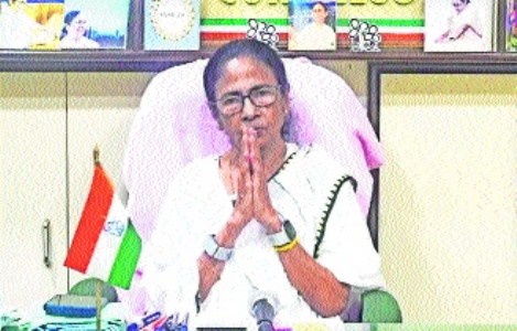 Mamata rallies behind Abhishek amid rebellion, vows to rebuild TMC
