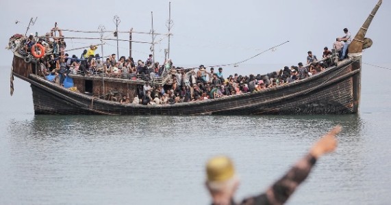 More than 500 Rohingya refugees feared dead after boats capsize