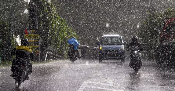 Orange Alert: IMD warns of very heavy rain up to 204.4 mm in six districts