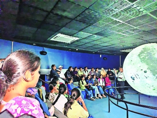 Raman Science Centre marks Moon Day