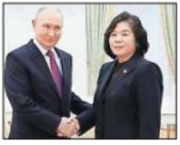 Putin meets N Korean Foreign Minister Hui