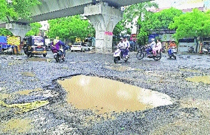 Death trap Wheel-breaking potholes in Nandanvan area