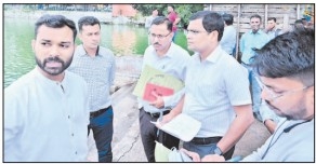 Mpl Commr Singh reviews restoration work of lakes