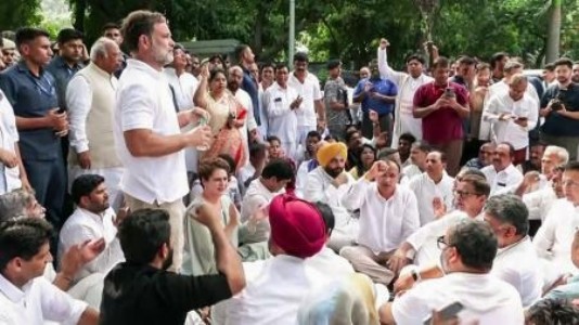 Rahul, Priyanka, Akhilesh detained near PM’s residence