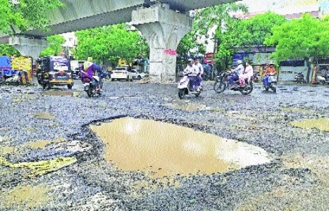 Commuting in East Nagpur proving a perilous task