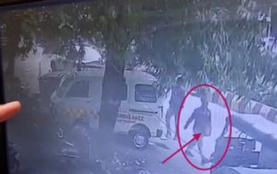 Anna Gang returns laptop bags stolen from two cars in 5 mins