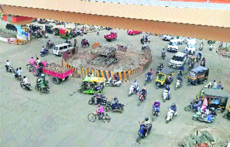Traffic experiment at Agrasen Square raises questions as pedestal returns