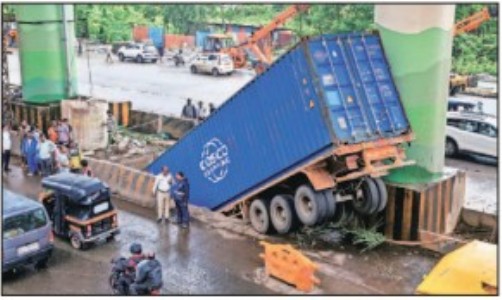 Container falls into 10-footpit in Thane; driver injured