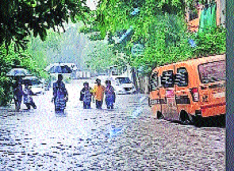 Downpour leaves school children stranded 